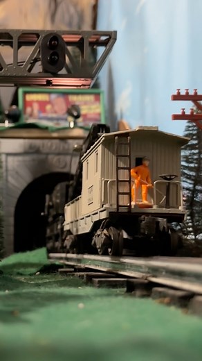 Big Hook on the move!!! #lioneltrains #modelrailroad