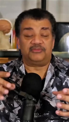 ☀️ The Sun Isn’t on Fire — But It’s Hotter Than You Think 🔥 Most people think the Sun is a giant ball of fire… but that’s not true. It’s a nuclear fusion reactor — smashing 600 million tons of hydrogen into helium every second, releasing energy far beyond any flame. The Sun doesn’t burn; it fuses atoms at 27 million °F. So technically, our daylight comes not from fire… but from the power of the universe itself. ☀️💫 #Science #Space #NeilDeGrasseTyson #Astronomy #Physics #Sun #SpaceFacts #MindBl