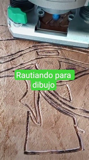 asiendo dibujo con el router #carpintería #mueblesmodernos #arteenmadera #barnizando #lijandodibujos