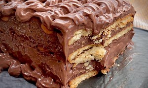 Torta koja se ne odbija: Preukusna torta sa cokoladnom kremom i plazma keksom, nestace za cas sa vase trpeze
