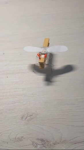 ¡Crea tu propio Mosca Robot en 1 minuto!
