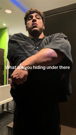 Nothing to see here 👀 #physique