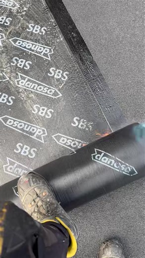 🚧 JRJ Roofing and Building Contractors are completing another flat roof project 🔥 This is the proper way to do a torch-on flat roof — always make sure you’ve got your bleeds in your overlaps! 👌 Check out the video to see how it’s done the right way 👇 ✅ experienced tradesmen ✅ Quality workmanship guaranteed ✅Fully insured ✅Built to last 📞 Contact JRJ Roofing & Building Contractors today for a free quote : 07368 392 366 📍 Covering Derbyshire, Nottingham & surrounding areas across the Midland