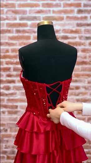 ITS RED TIME! 🎀✨💕😍 S8879P is always a good idea! 🤩 Let's choose your prom dress at Stacees!