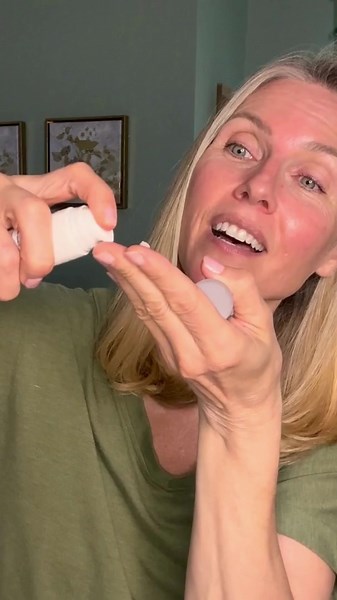 Diminish the appearance of dark spots and wrinkles with Vibriance Retinol Serum. This powerhouse formula works to smooth and even your skin, bringing out your natural radiance. #Vibriance #RetinolSerum #DarkSpots #Wrinkles