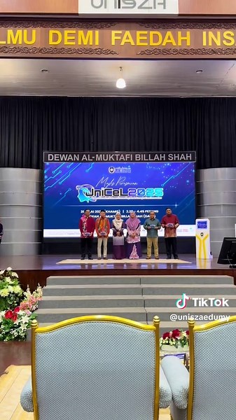 UniCeL 2025 Perkukuh Budaya Inovasi PdP dan Pendidikan Digital di UniSZA Kuala Nerus - Universiti Sultan Zainal Abidin (UniSZA) terus memperkukuh kedudukannya sebagai peneraju inovasi dalam pendidikan tinggi menerusi penganjuran Karnival e-Pembelajaran UniSZA (UniCeL) 2025 yang berlangsung penuh gemilang. Bertemakan “Higher Education Futures: Connecting Minds Through AI & Innovation”, karnival ini menonjolkan kepentingan kecerdasan buatan (AI), kolaborasi pintar dan inovasi sebagai pemacu masa d