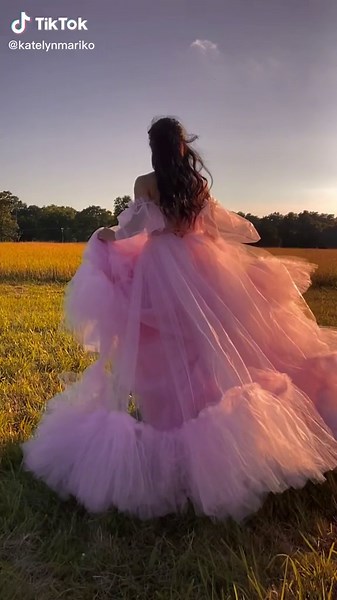 Girl Running in Dress Aesthetic - Photos at the End ❤️