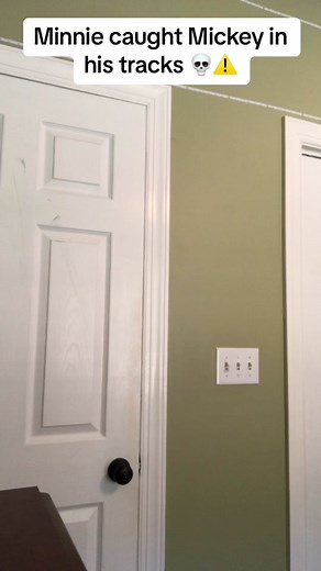 Minnie Mouse sent mickey to the emergency room #comedy #horror #funny #mickeymouse #clubhouse #minniemouse #goofy