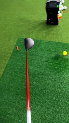 This is a great visual swing drill that will improve your tee shots with driver. Start BOMBING it with this easy-to-follow guide… 💣 💥 🚀