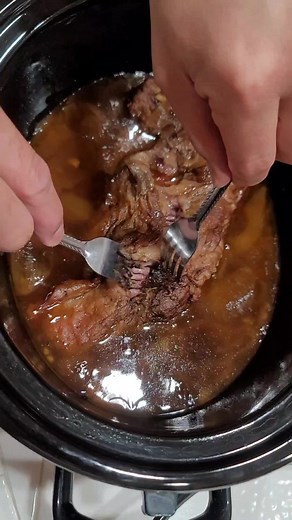 Slow cooked Beef Tri Tip roast on Crockpot #beef #beefrecipe #crockpotrecipes #cooking #delicious #deliciousfood #howto #howtomake #simplerecipe #cookingathome #satisfyingfood #homemade #fyp #foryoupage #fypage #foryou #foryourpage