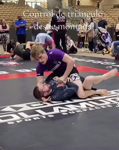 Control de triángulo en Jiu-Jitsu desde la montada