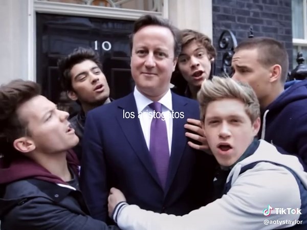 One Direction: Niall Horan Jugando Golf