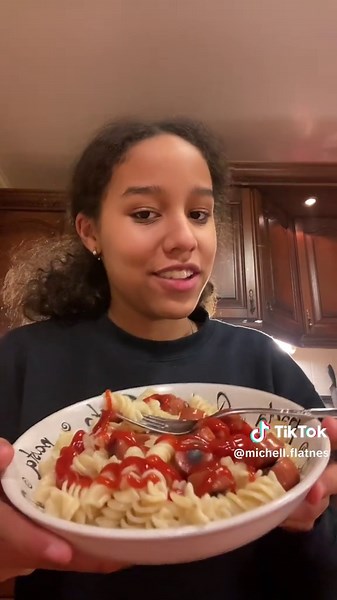 Slik lager du pasta og pølse trinn for trinn