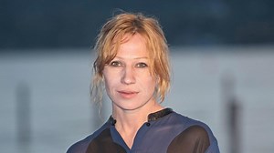 Sie erklärt nichts, aber wir verstehen alles