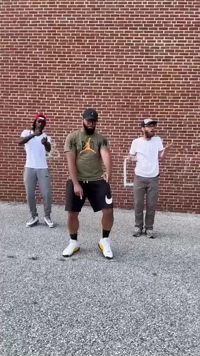 Throwback to Chicken Head Dance Moves from Baltimore and Memphis