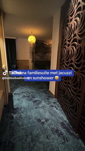 Weekendje weg met de kids? 🤩 Dan is deze Ocean Suite echt een aanrader: een luxe thema familiesuite met bubbelbad, inloop regendouche, sunshower en volledig in Ocean style 🌊 Geschikt voor 2 volwassenen en maximaal 3 kinderen! ✨