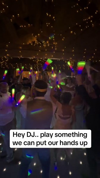 Hey DJ.. play something we can put our hands up too 🙌🏼 #wedding #rave #dj #90s