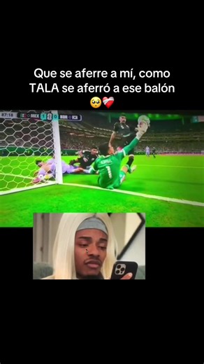 Que se aferre a mí como Tala se aferró a ese balón