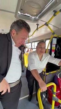 Práctica de manejo de una unidad de transporte público del programa Mujeres Conductoras.