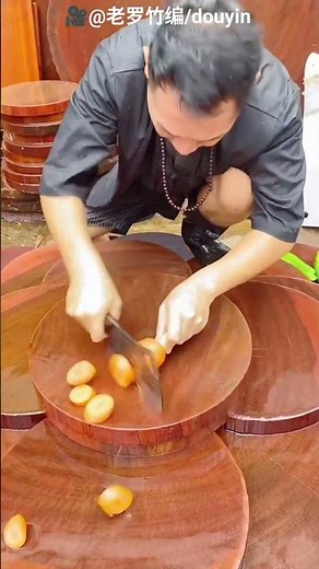 Strong wooden chopping board 😱