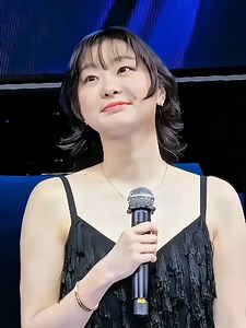 Kim Dami: A Glimpse into Her Childhood & Style
