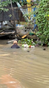 17M views · 137K reactions | Mẹ thả gối lặn tìm con 4 tháng #sucsongmoi | SỨC SỐNG MỚI | Facebook