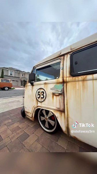 Volkswagen Kombi T2: A Classic Timeless Beauty