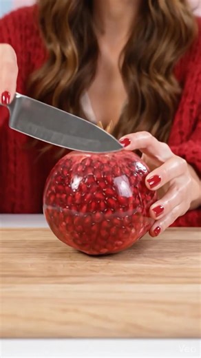 The Pomegranate breaks like a Ruby treasure ✨4K