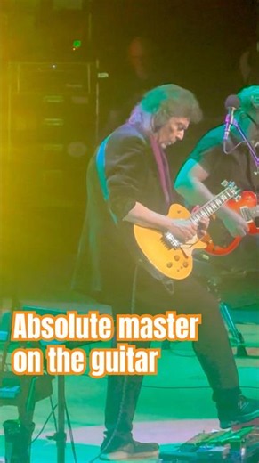 Steve Hackett performs live in Köln, GER #stevehackett #genesis #guitarsolo #progrock