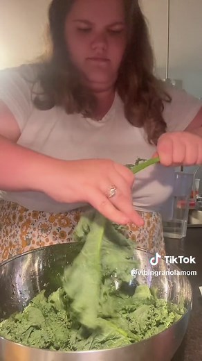 All my anemic girlies this one is for you 💀 #soup #period #highiron #plantiron #vegan #veganrecipes #periodpositivity #momsoftiktok #womenshealth #anemia