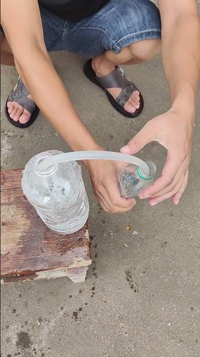 Demonstrate the siphon principle and how to absorb water