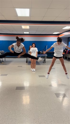 Solvay Cheerleading on Instagram: "CHRISTMAS SPIRT WEEK DAY 3: (white lie Wednesday)🎄🎅🏻"