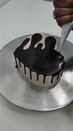 heart shape chocolate cake design ❤️ #chocolate #cakedesign #ytshorts #ytreels #viralreels #heart