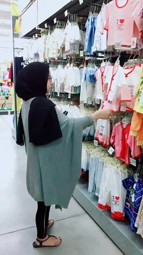 Exploring Stylish Children's Clothing Options