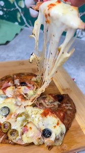 50K views · 666 reactions | Pizza cu sunca si masline fara framantare...