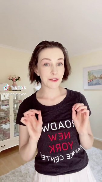 Day 6 of Disneybounding as Giselle from enchanted 💛 #disney #disneybound #enchanted #giselle #cuteoutfits #yellowdress #evereverafter #disneyprincess #princess #delaniejayne #livingmybestlife #greenscreensticker #missdior #grwm