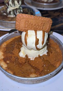 Bj’s New Biscoff Pizookie!! 10/10! #biscoff #pizookie #foodtiktok #mukbang #fyp