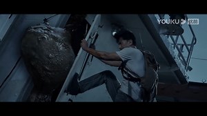 77K views · 841 reactions | The man fought desperately against the deep-sea monster just to protect the woman and child and get them away safely! 男人拼死抵抗深海怪物，只为保护女人和孩子安全离开！ #深海大鱼 #MonsteroftheDeep #优酷电影 #youkumovie | Youku Movie | Facebook