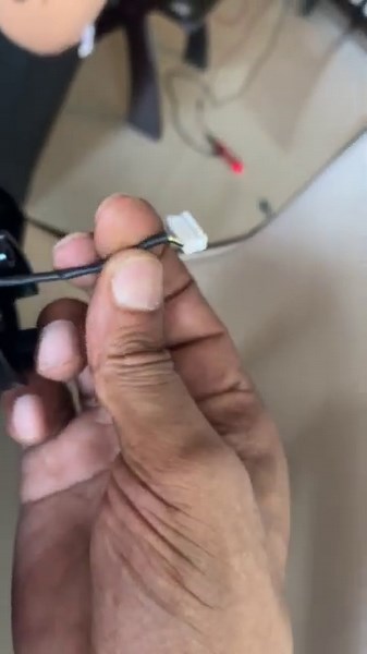 How Logitech build in obsolescence. How my G29 wheel stops working due to a snapped internal wire!!