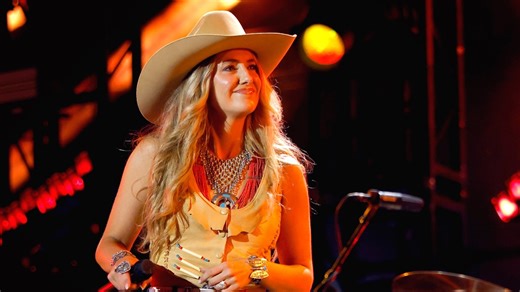 Lainey Wilson on Hosting the CMAs: 'Let Me Make Fun of Luke Combs, Please'