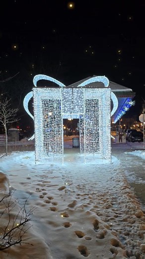 There’s something about Downtown Waukesha at Christmas time - the lights, the charm, the way it makes you want to linger a little longer. 🎄 #hupketeam #remax #remaxforward #remaxhustle #house #home #realtor #realestate #buy #sell #holidaycheer #WisconsinRealEstate #WaukeshaNights #HolidayGlow #twinklelights #Waukeshastrong | Hupke Team at REMAX Forward