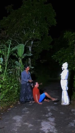 Makes you laugh when you meet a funny Pocong