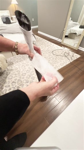 1.8M views · 3.8K reactions | Cleaning hack you need to try. #cleaning #Cleaningtips #cleaninghacks #cleaninghack#viralvideo | A Life Better Organized | Facebook