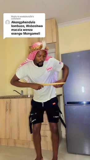 Fun Kitchen Dance with a Banana: Join the Moves!