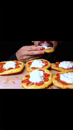 ASMR VIRAL MINI HONEY PIZZAS (EATING SOUNDS) MUKBANG