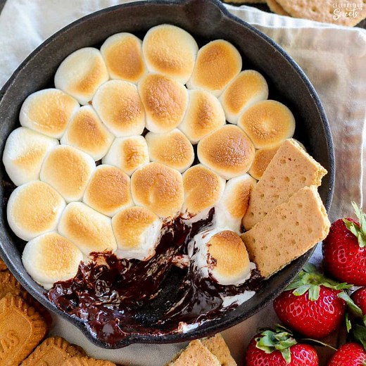 Easy S'mores Dip (10 minute recipe) - Celebrating Sweets