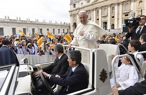 El Papa: El Espíritu Santo nos da la fuerza para ser sal y luz del mundo - Vatican News
