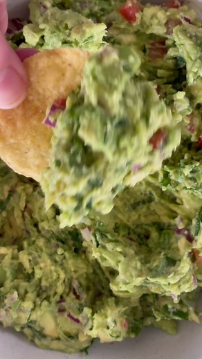 Easy Guacamole Recipe for Delicious Homemade Dip