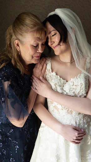 Emotional Wedding Day Moment Between Bride and Mother