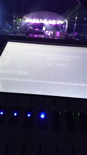 🚦🚥🚥🚦light it up